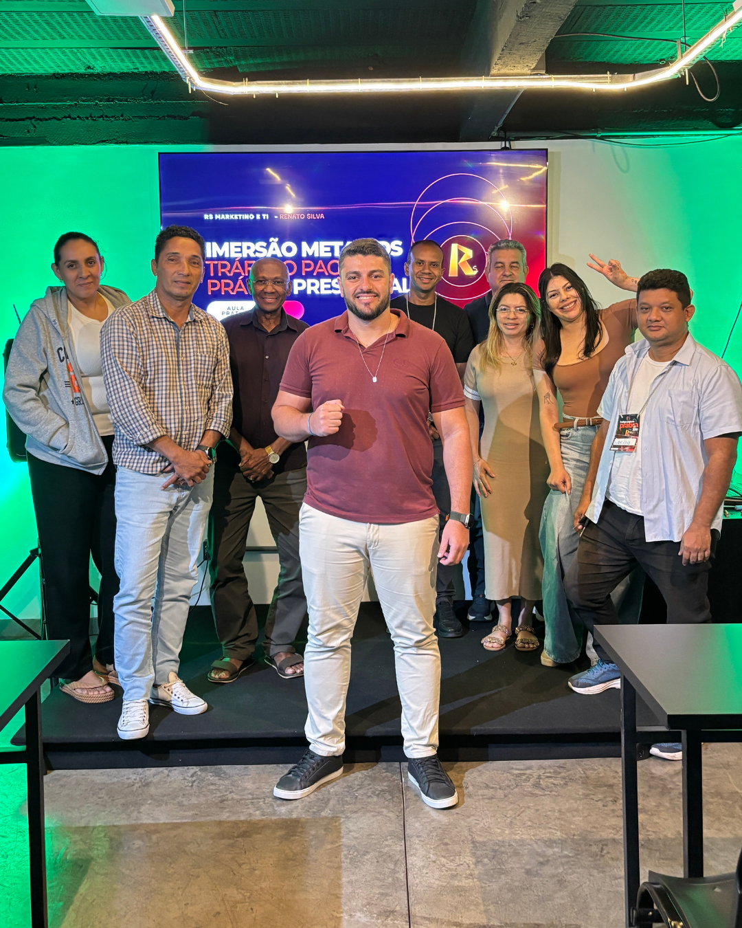 Agência de Marketing Moderno Preto e Verde Post para Instagram (Vídeo para Facebook) (2)